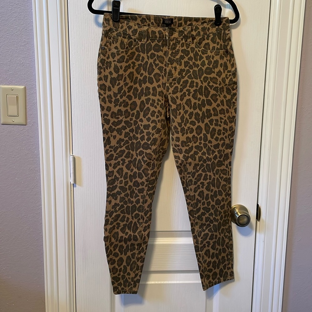 G.I.L.I. Animal Print Jeans.  Sz 6